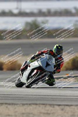 media/Nov-16-2025-Race Pace (Sun) [[8c5fa54630]]/Non Verified Riders (1st 20 Minutes)/1-Turn 14 (10am)/